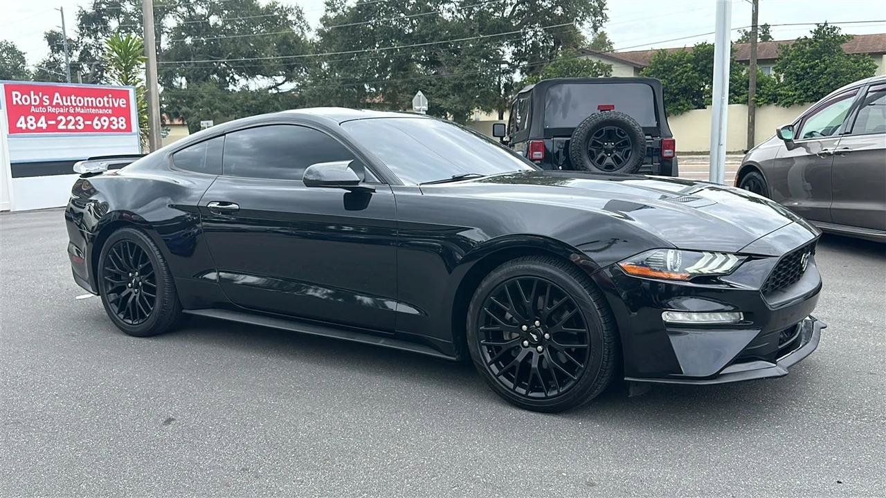 Used 2018 Ford Mustang Coupe RWD image 6