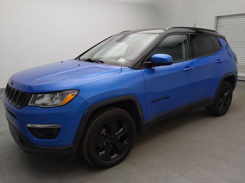 Used 2018 Jeep Compass Latitude w/ Popular Equipment Group AWD/4WD image 2