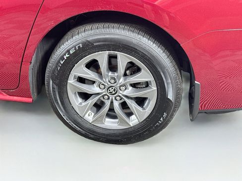 Certified 2025 Toyota Sienna LE AWD/4WD image 9