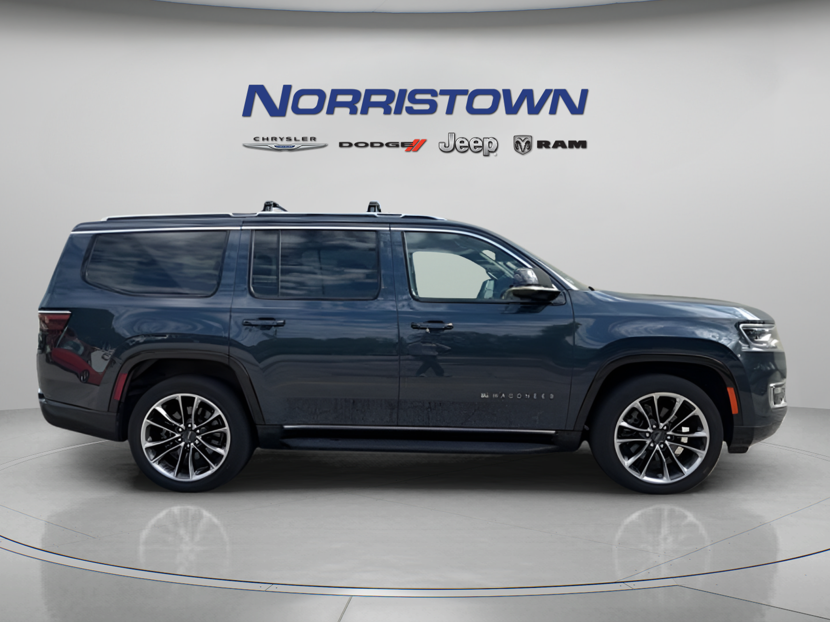 Used 2023 Jeep Wagoneer Series II w/ Premium Group I AWD/4WD image 8