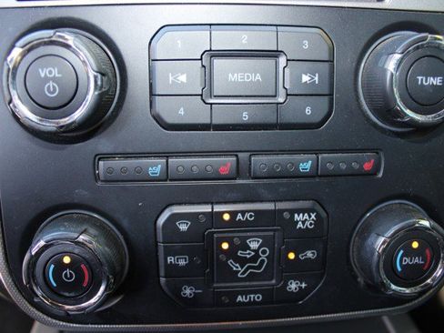 Used 2016 Ford Expedition XLT w/ Equipment Group 202A RWD image 7