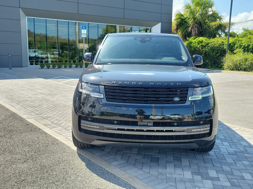 Certified 2025 Land Rover Range Rover SE AWD/4WD image 8