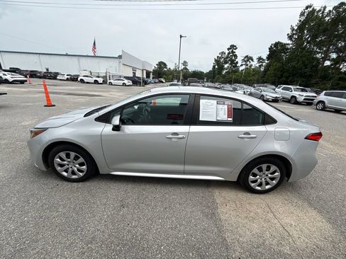 Used 2022 Toyota Corolla LE FWD image 5
