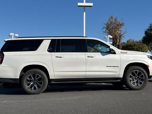 Used 2023 Chevrolet Suburban Z71 w/ Luxury Package image 4