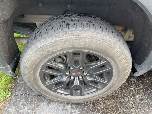 Used 2021 GMC Sierra 1500 Elevation w/ Preferred Package image 11