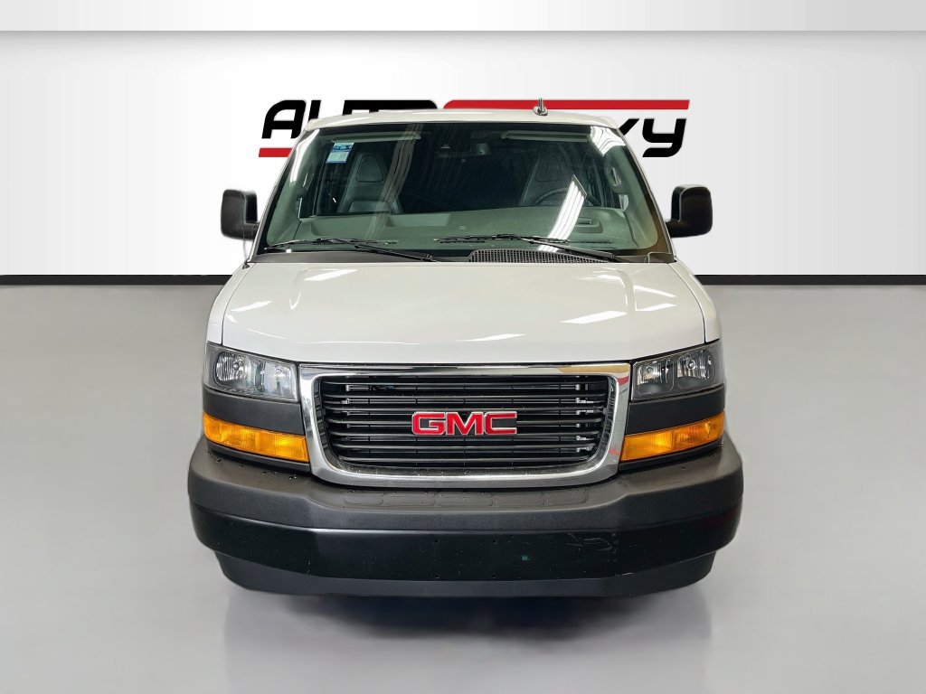 Used 2025 GMC Savana 3500 Extended w/ Driver Convenience Package RWD image 2