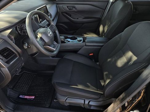 Used 2025 Nissan Rogue S image 18