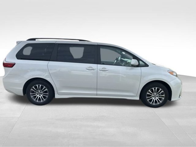 Used 2019 Toyota Sienna XLE w/ XLE Navigation Package FWD image 10