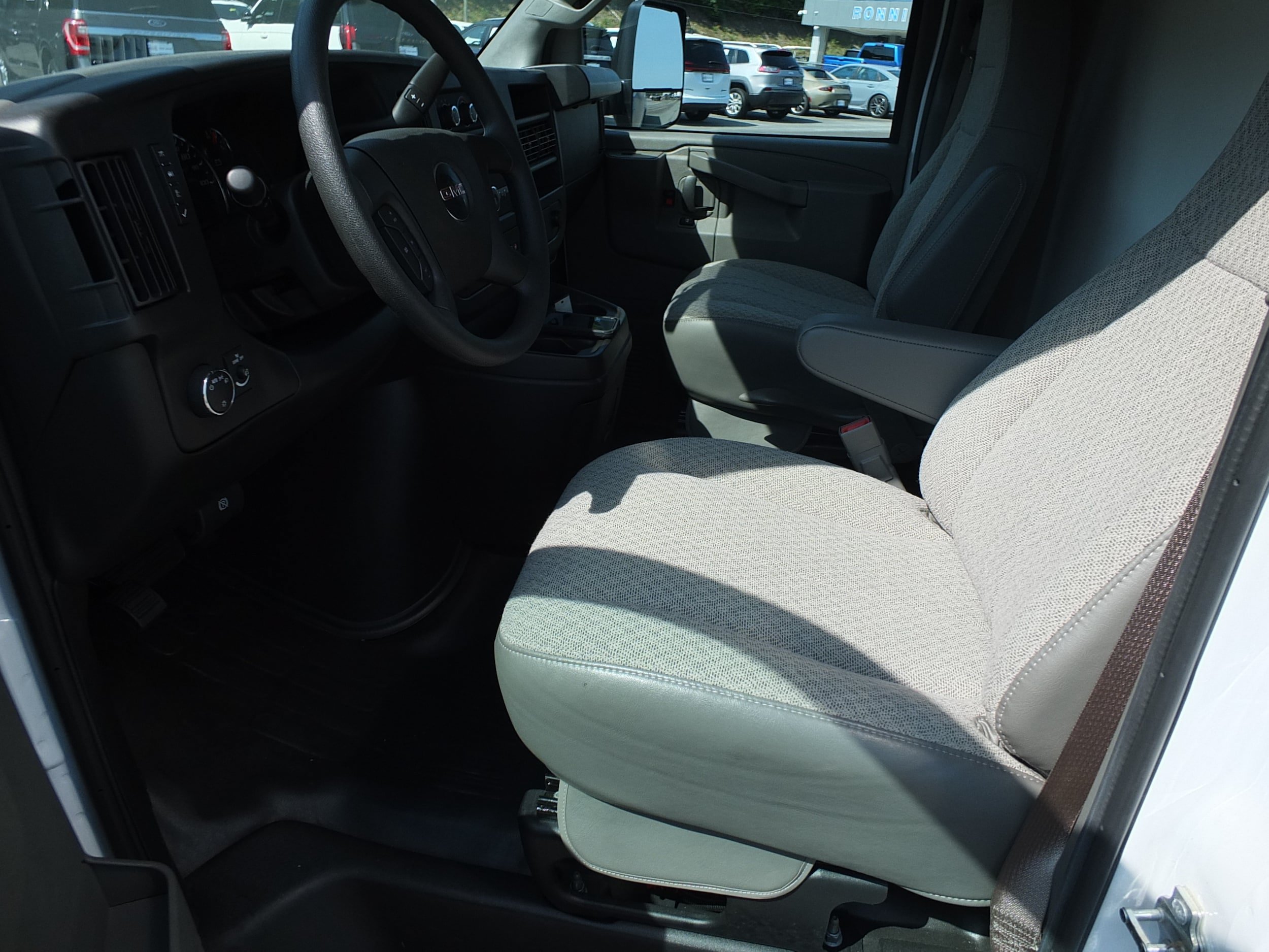 Used 2024 GMC Savana 3500 w/ Power Convenience Package RWD image 13