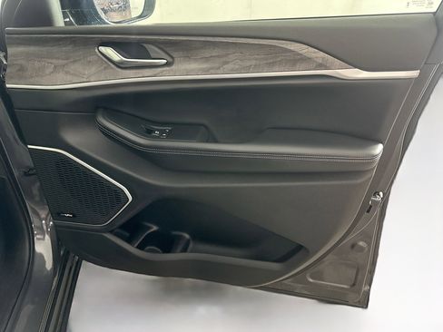 Used 2024 Jeep Grand Cherokee Limited 4xe w/ Trailer Tow Package AWD/4WD image 32