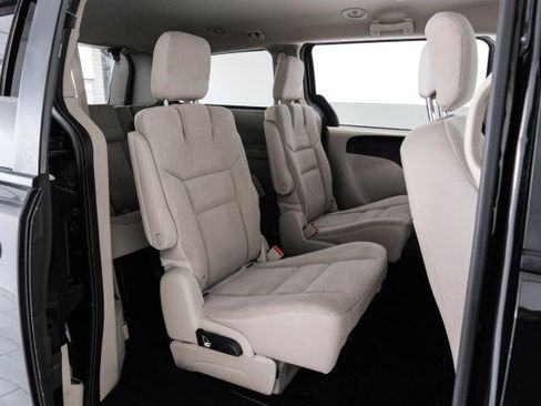 Used 2018 Dodge Grand Caravan SE w/ UConnect Hands-Free Group FWD image 30