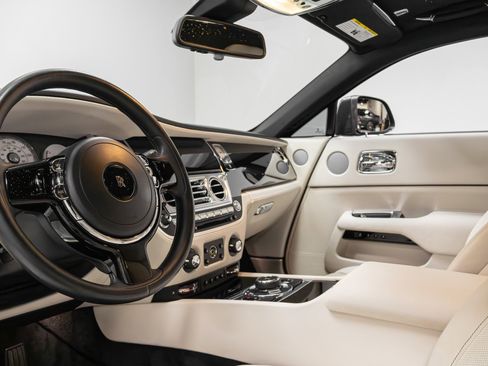 Used 2016 Rolls-Royce Wraith image 8