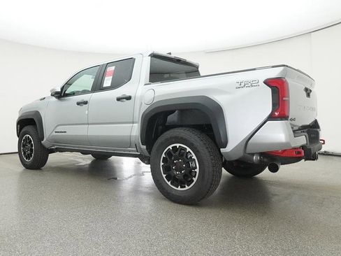 Certified 2025 Toyota Tacoma TRD Off-Road image 21