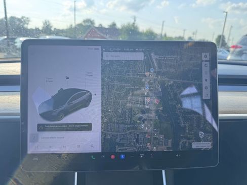 Used 2018 Tesla Model 3 Long Range RWD image 21