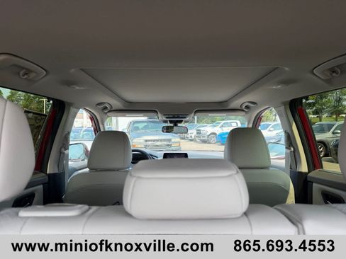 Used 2025 Nissan Rogue SV w/ SV Premium Package AWD/4WD image 16