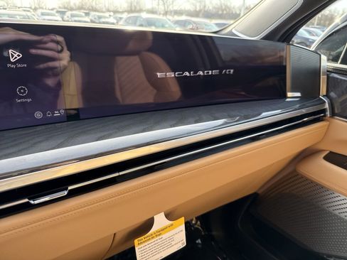 New 2025 Cadillac Escalade IQ Luxury 2 image 17
