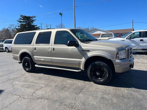Used 2005 Ford Excursion Limited image 3