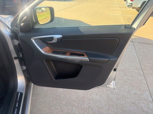 Used 2017 Volvo XC60 T5 Inscription image 32