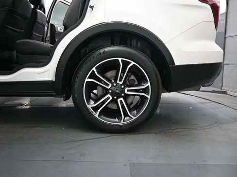 Used 2015 Ford Explorer Sport w/ Equipment Group 401A AWD/4WD image 19