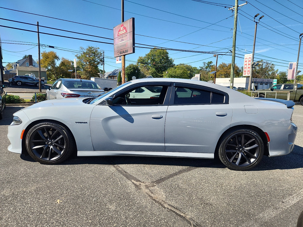 Used 2022 Dodge Charger R/T w/ Plus Group RWD image 2
