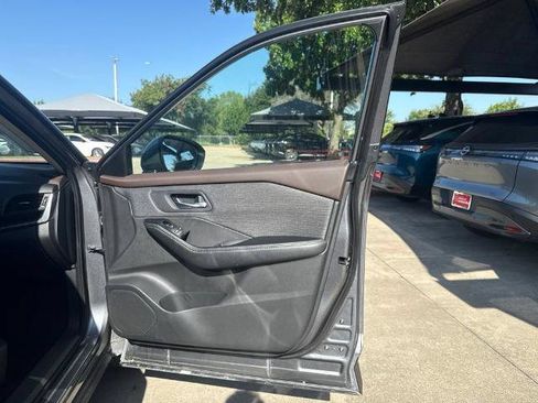 Certified 2023 Nissan Rogue SV FWD image 17