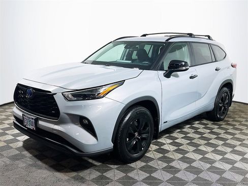 Certified 2024 Toyota Highlander XLE image 4