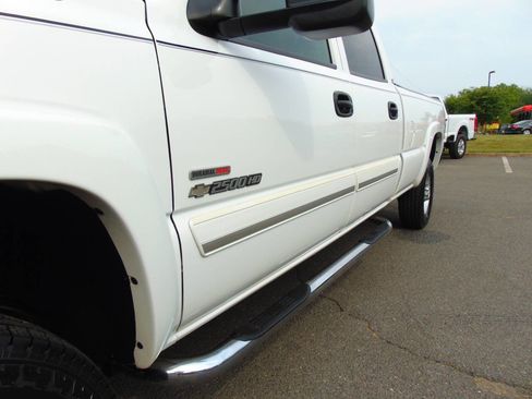 Used 2005 Chevrolet Silverado 2500 LS w/ Heavy-Duty Power Package RWD image 67
