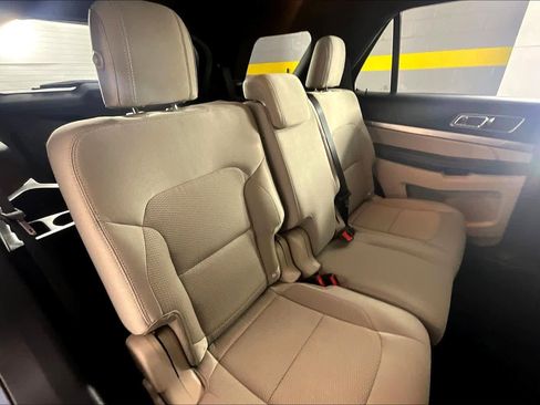 Used 2018 Ford Explorer XLT image 20