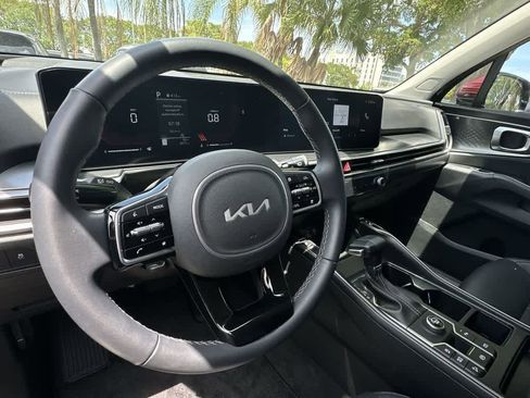 Certified 2025 Kia Sorento S w/ Panoramic Sunroof Package FWD image 13