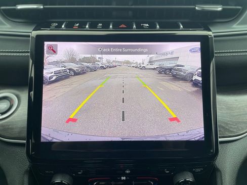 Used 2023 Jeep Grand Cherokee Limited image 14