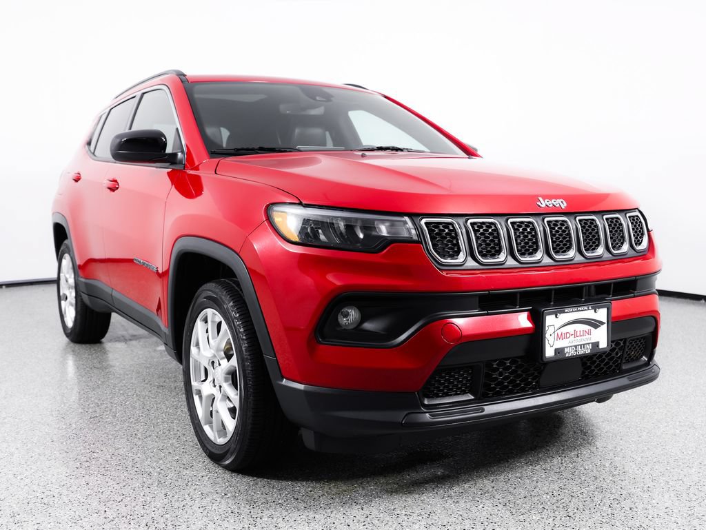Used 2023 Jeep Compass Latitude w/ Sun and Sound Group AWD/4WD image 10