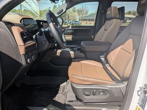New 2026 Chevrolet Suburban High Country AWD/4WD image 8