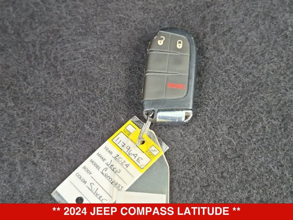Used 2024 Jeep Compass Latitude AWD/4WD image 34
