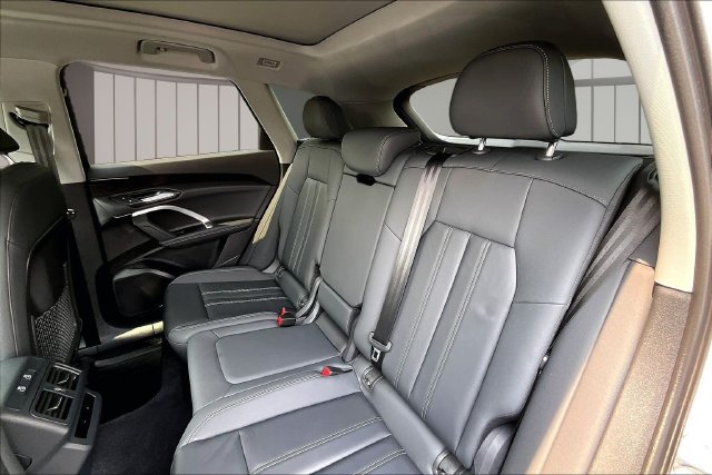 Used 2025 Audi Q5 Premium w/ Convenience Package AWD/4WD image 22