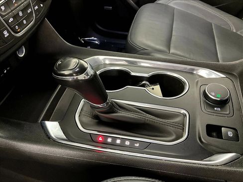 Used 2019 Chevrolet Traverse LT w/ LT Premium Package FWD image 18