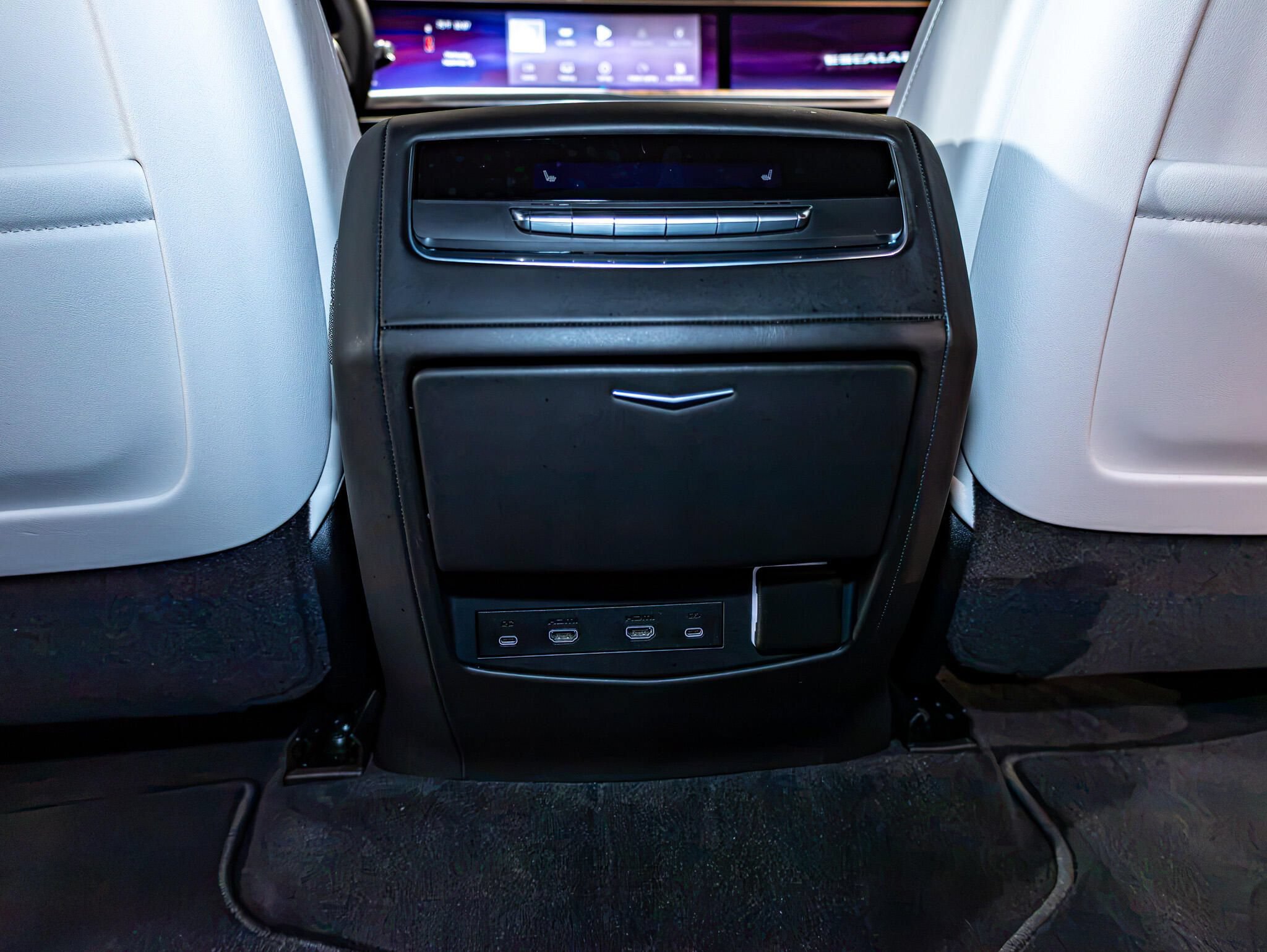 Used 2027 Cadillac Escalade Platinum Sport w/ LPO, Floor Liner Package AWD/4WD image 26