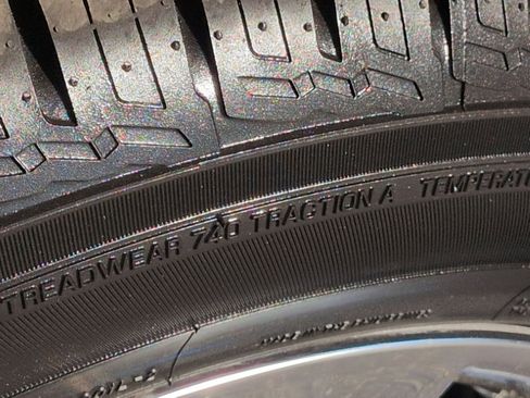 Used 2019 Toyota Highlander Limited image 12