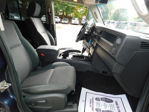 Used 2008 Jeep Commander Sport image 25