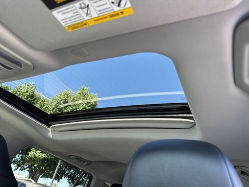 Used 2022 Toyota Highlander XLE AWD/4WD image 24