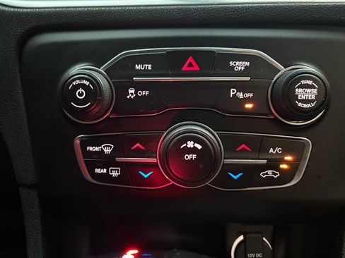 Used 2020 Dodge Charger SXT image 11