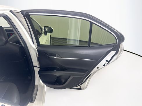 Used 2018 Toyota Camry SE FWD image 28