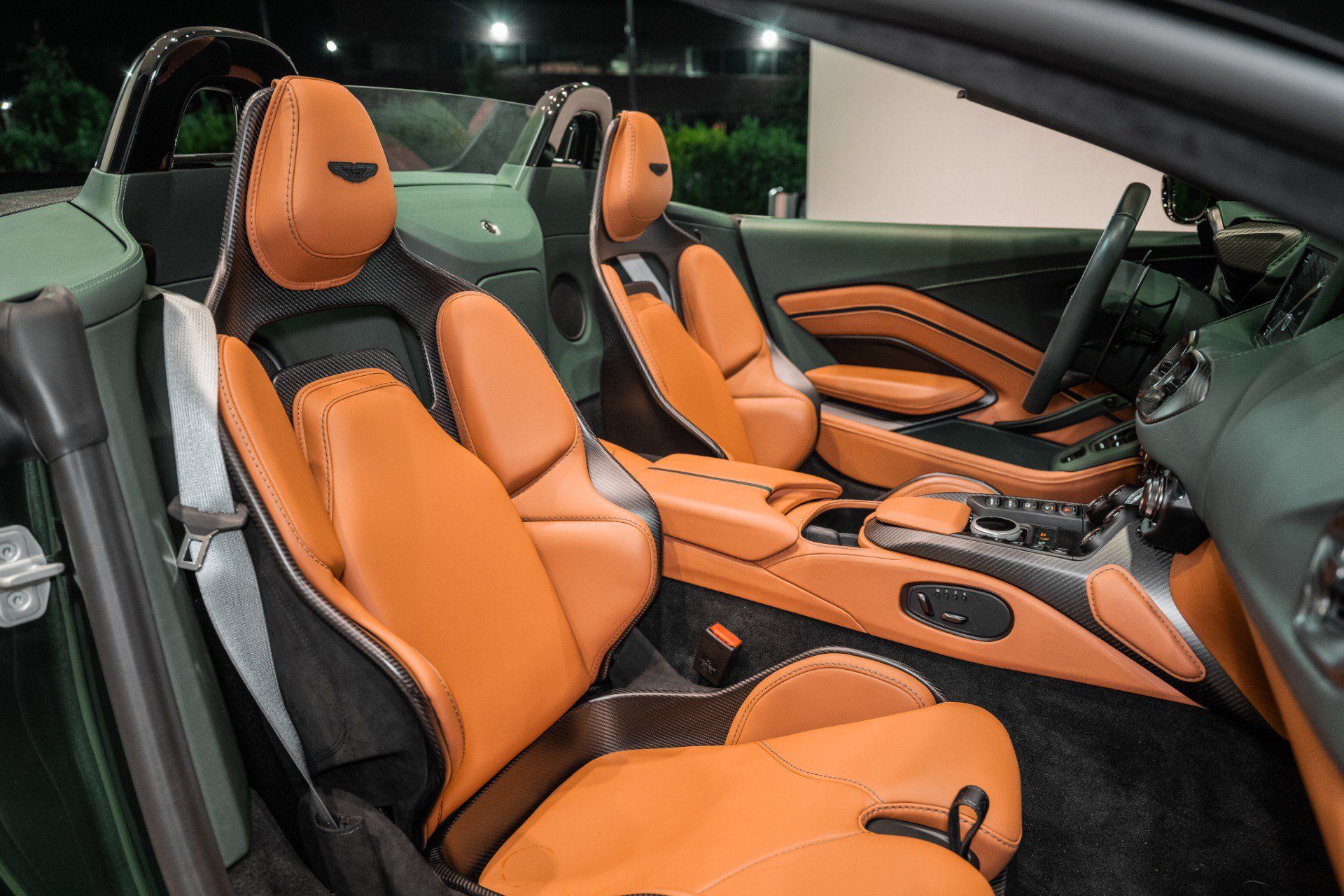 Used 2023 Aston Martin V12 Vantage Roadster RWD image 16