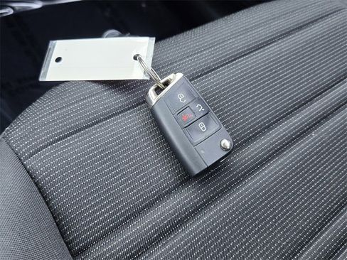 Certified 2022 Volkswagen Tiguan S image 21