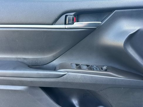 Used 2021 Toyota Camry SE FWD image 10