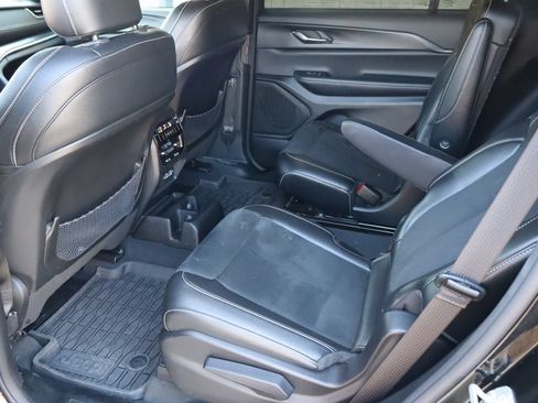 Used 2024 Jeep Grand Cherokee L Altitude AWD/4WD image 6