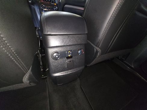 Used 2018 Ford Explorer XLT w/ Equipment Group 202A AWD/4WD image 28