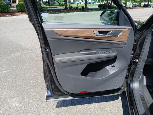 New 2025 Volkswagen Atlas SE image 10