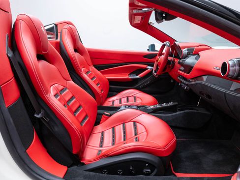 Used 2021 Ferrari F8 Tributo RWD image 32
