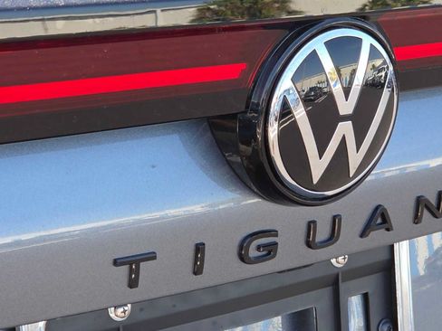 New 2026 Volkswagen Tiguan SE R-Line FWD image 15