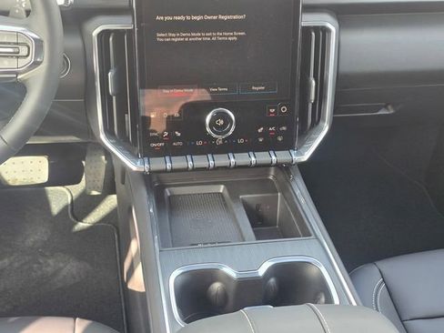 New 2026 GMC Acadia Elevation image 16